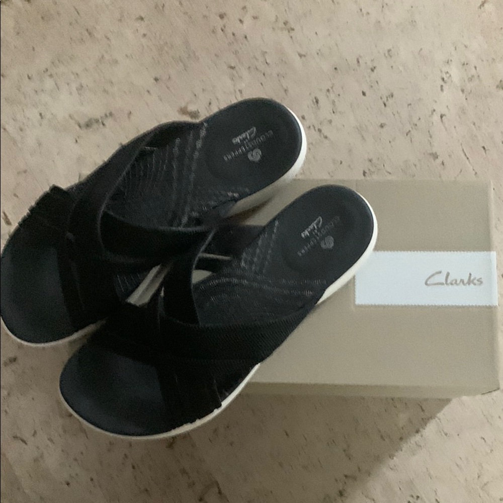 Clarks Black Thong Sandals with Textured Sole